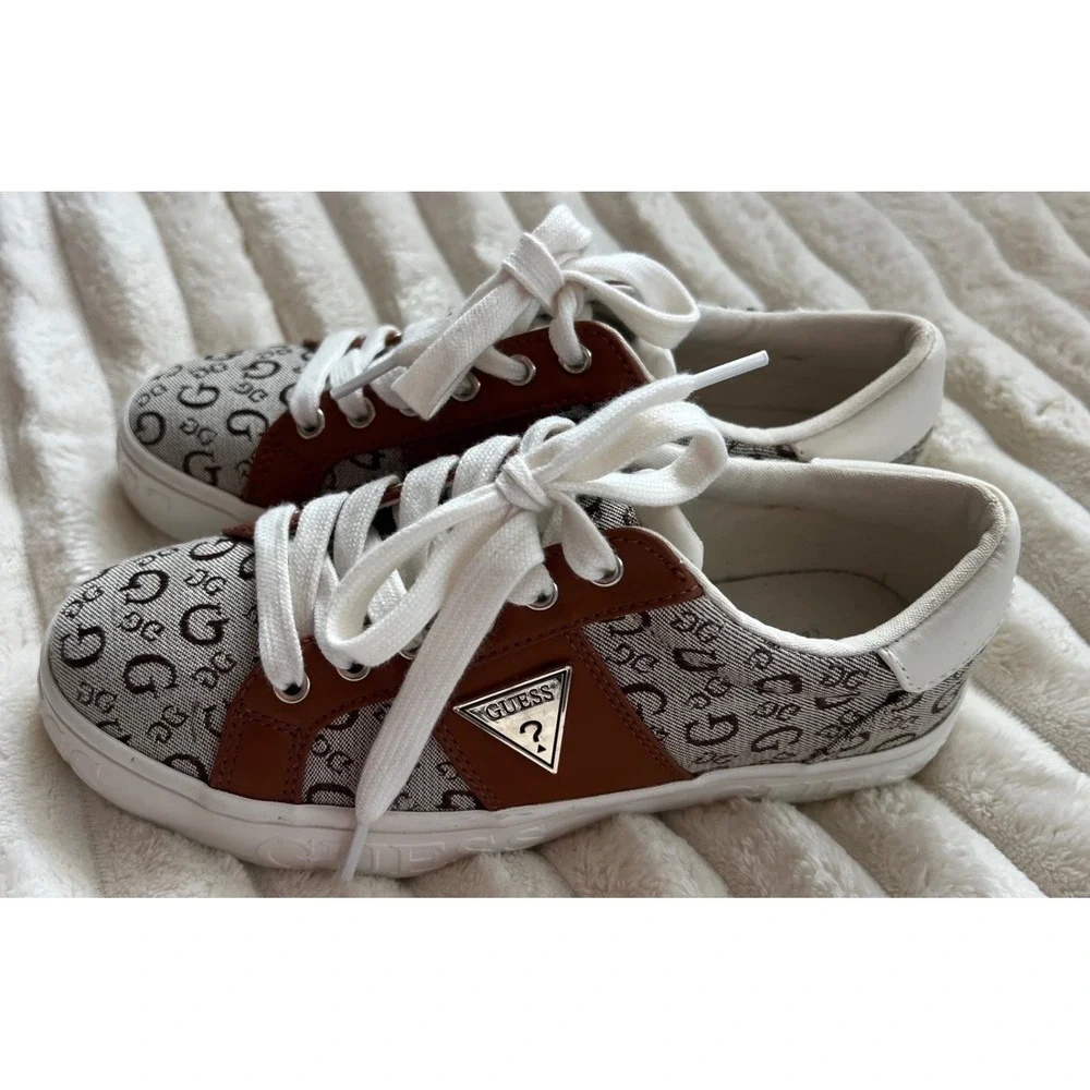 Guess Astray Kids Brown Logo Monogram Low Top Lace Up Sneakers WGASTRAY4-R 5.5M
